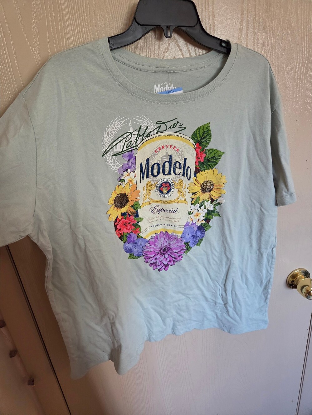 Modelo Womens Sage Green Floral Graphic T Shirt Womens Size L NWT